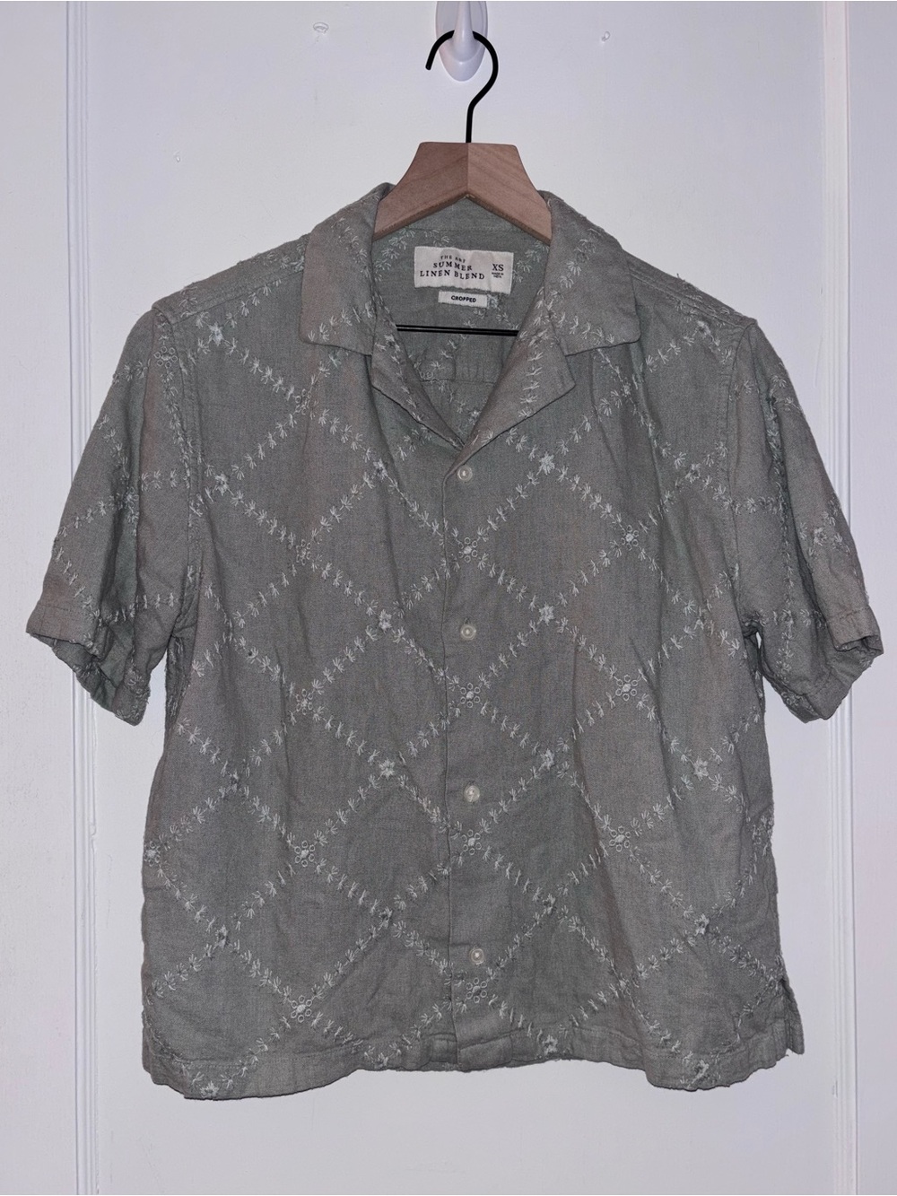 Abercrombie & Fitch The Summer Linen Blend Cropped Eyelet Quilted Button